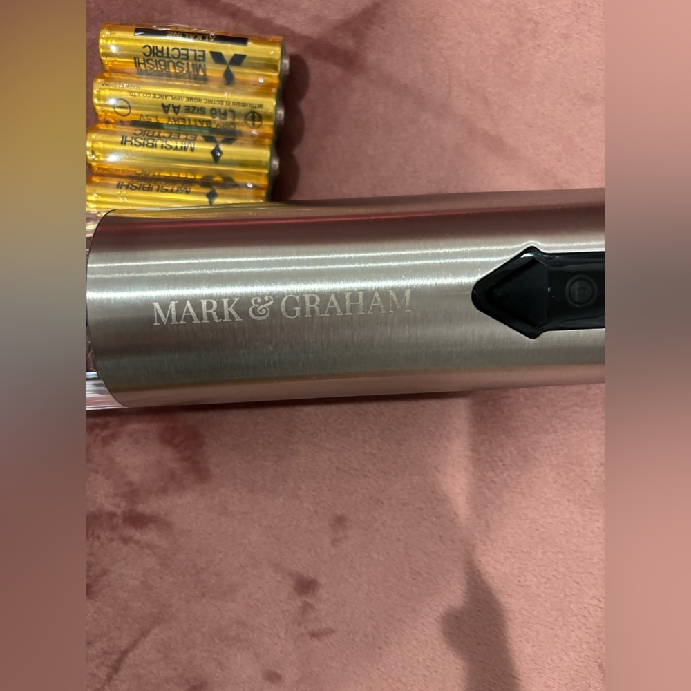NWT: Mark & Graham electric wine opener - Picture 2 of 3
